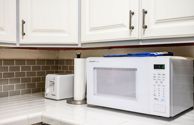 Spacious Family Retreat w Garden Modern Comfort - Photo 69