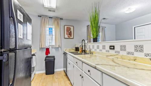 Screened Porch, Firepit, Patio! Peaceful in Pooler - Foto 4