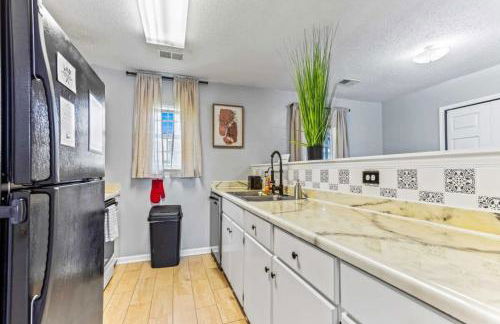 Screened Porch, Firepit, Patio! Peaceful in Pooler - Foto 4