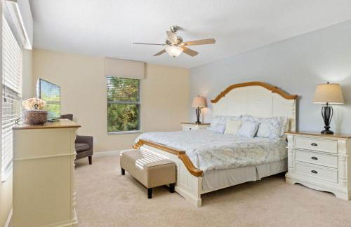 Spacious Vacation Home with Pool & Jacuzzi Near Disney - Foto 15