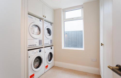 111 By Mayfair - Luxurious 12 Bedroom House, Portrush - Foto 64
