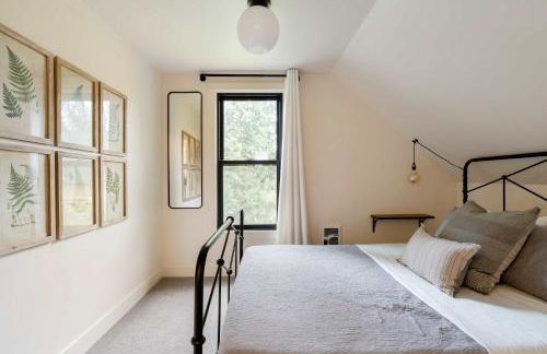 Stay Portland - Restored Farmhouse & Backyard Tiny House Village - Photo 14