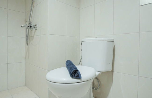 Fully Furnished Apartment with Comfortable Design 2BR Vittoria Residence - Photo 17