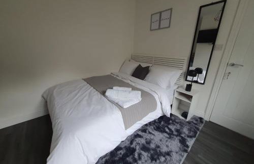 Private Room Sleeps 2 with Ensuite & Parking - Foto 26