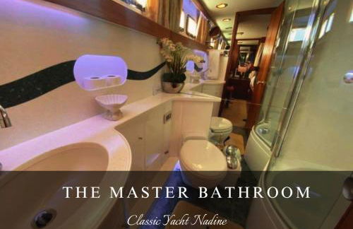 Classic Yacht Nadine in Poole Harbour, Dorset, with a Hot Tub Jacuzzi - Photo 19