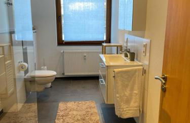MaMa-Apartments - Haus Martina im Herzen der Rhön - 3 einzelbuchbare moderne Wohnungen für 2-8 Personen, Terrasse, Balkon, Garten, Ski und E-Bike Keller, Lounge, freies Wlan, familienfreundlich - Foto 21