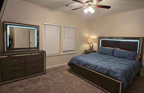 Modern Spacious Home Near the medical center, NRG, Downtown and UHD - Photo 16