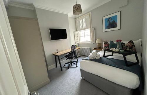 Beautiful and spacious 2 bed, 2 bath apartment bordering Fulham and Chelsea - entire apartment with private entrance - Foto 9