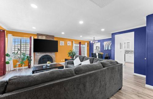 Colorful and Cozy Haven with Heated Pool - Foto 40