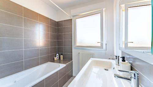 Maison T4 spacieuse avec jardin parking privé - Foto 3, towels, Shower