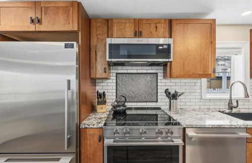 Cozy Mountain Retreat in Downtown With Hot Tub and Bikes - Foto 16