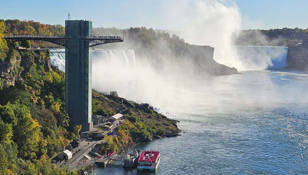 Niagara Falls Tour + Maid of the Mist - Photo 3, Marvel at the Niagara Falls
