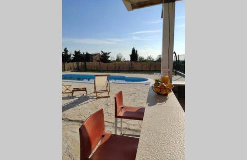 Kuća za odmor M&J s grijanim bazenom - Photo 48