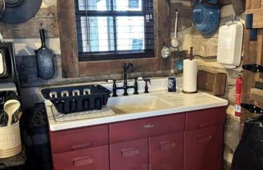 Redesign Wooden Cabin with Jacuzzi and Front Porch in North Carolina - Foto 36