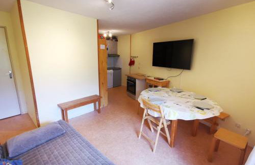 2 Pièces, skis aux pieds, proche commerces avec balcon. Capacité 6 pers, animaux non admis - FR-1-771-11 - Foto 1