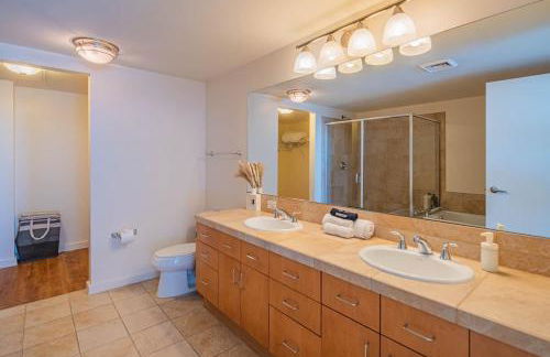 Stylish 1BR HighRise DT, Parking, Pool, Gym, W-D, Golf - Foto 39