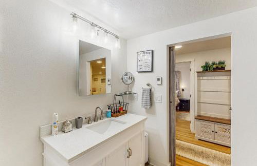 2 Mi to Campus! Family Home with Game Room in Eugene - Photo 13