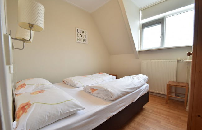 Family Apartment on Large Estate in Bergen aan Zee near Dunes & Beach - Photo 4