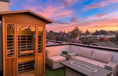 2022 Modern 3BR Tesla Charger City Views - Photo 6