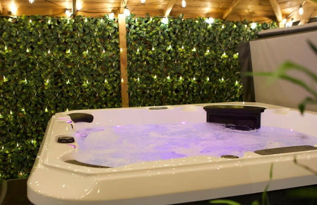 Romance On The Rows - Hot Tub City Centre - Photo 21