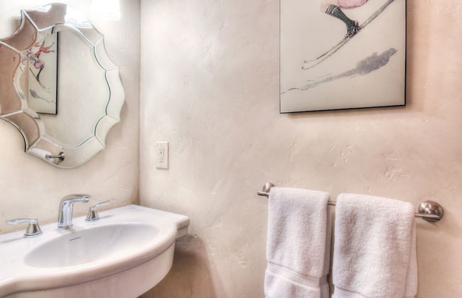 Crystal Shores Villa Lake Views & Hiking - Photo 6