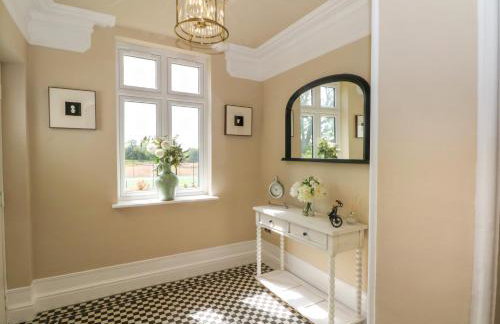 Meadow Manor And Spa - Photo 7