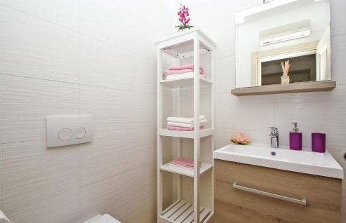 Stunning Home In Malinska With Wifi - Photo 43