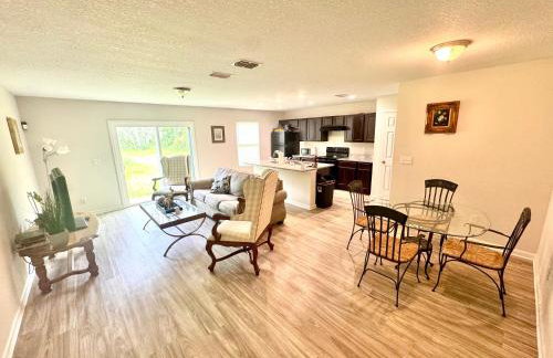 3 Bed Home 5 Mins to JAX Airport & Zoo - Foto 3