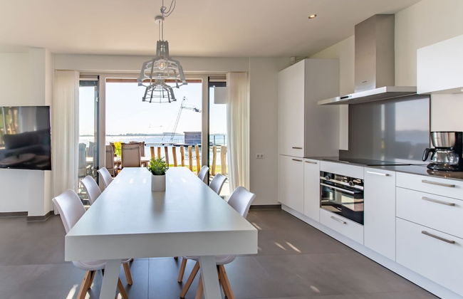 Exclusive Apartment on the Ground Floor Directly Located on the Water - Foto 12