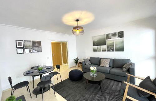 Beach Retreat 2 BR Apartment - Photo 2