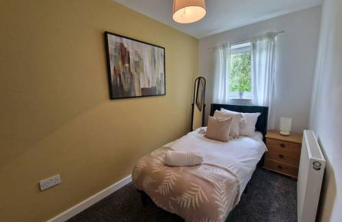 Charming 2 BedRoom Tredegar Gem. Sleeps 4 - Photo 9