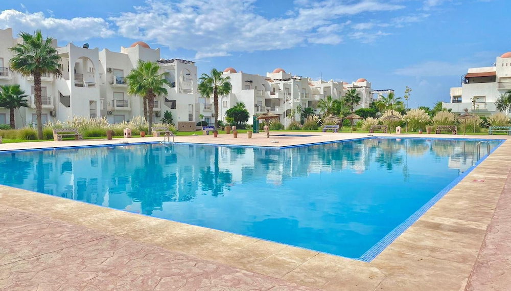 2 Bed Flat - Sleeps 5 - Pets - Pool - Parking - Photo 1, Primary image