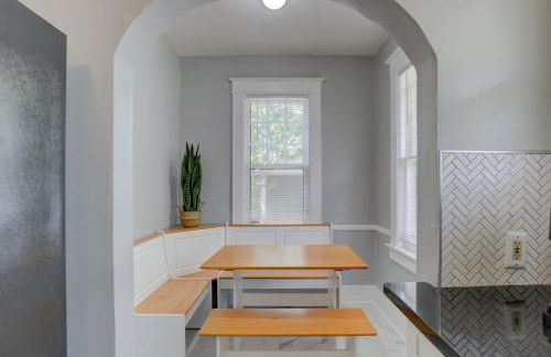 Spacious 3BR Cooper-Young Bungalow - Sleeps 8 - Walkable to Dining - Easy Access to Downtown - Parking - Foto 16