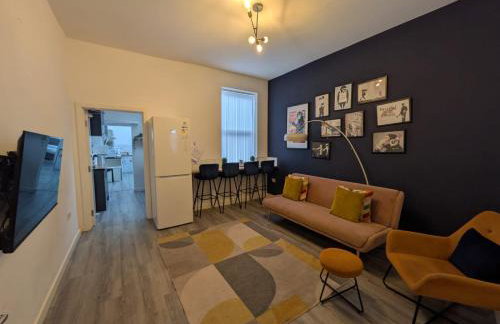 6 bedroom 6 Ensuite 1 min to M6 Jct 9 15 min to Bham - Foto 1