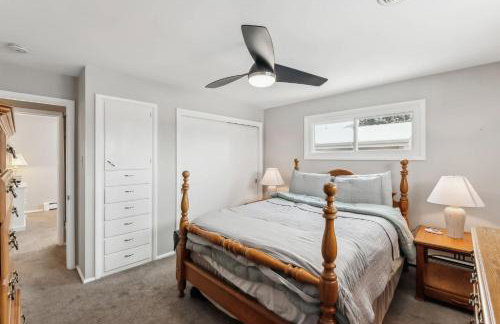 Cozy 3BR Home with BBQ Patio & Gym Near Downtown - Foto 18