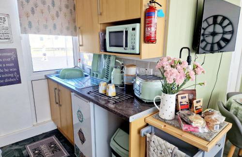 Chalet Ty Lilli Wen -Sleep 6- Pet friendly - Photo 13