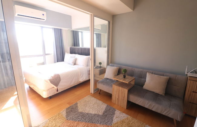 Oasis Regency at Acqua Livingstone near Rockwell - Foto 1