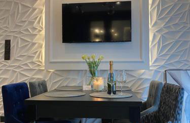 Family & Business Sauna Apartments No 6 Leśny nad Zalewem Cedzyna - 1 Bedroom with Private Sauna, Terrace, Parking, Catering Options - Foto 1