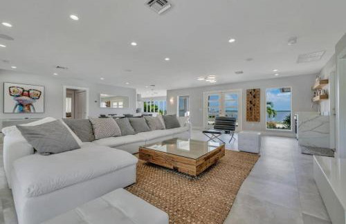 Intercostal Front Singer Island Pool Home - Photo 7