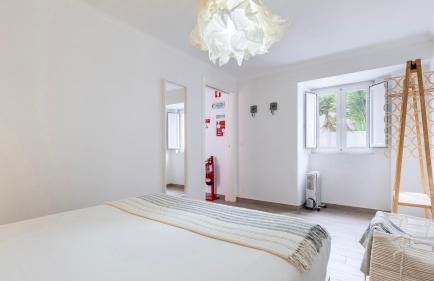 Cozy Retreat with Patio Near Sintra by LovelyStay - Foto 6