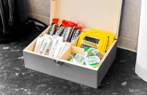 Stylish Four Bedroom House - Garden - Parking - Great Barr 110F - Foto 24