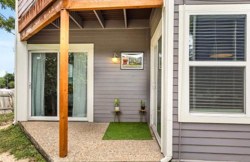 Serene SoCo Escape, Walk to Cafes and Free Parking - Photo 35