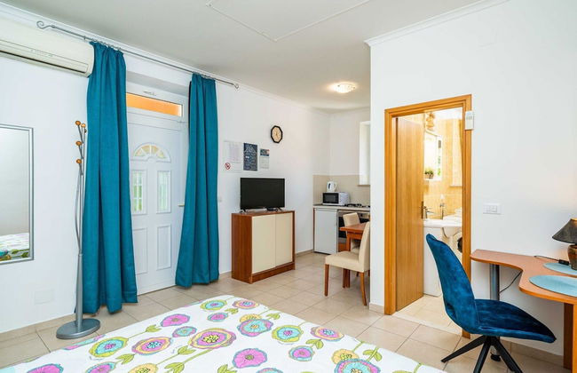 Apartments and Room Frane- Standard Studio With Terrace - Photo 2