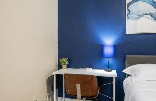 Cozy King Bed Suite with Free Parking - Foto 20