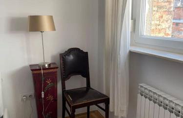 Spacious 3BR/2BT Apartment with A/C in City Center - Photo 15