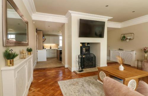 Meadow Manor And Spa - Photo 9