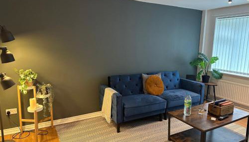 Comfortable 3 Bed House with Garden & Parking - Foto 3