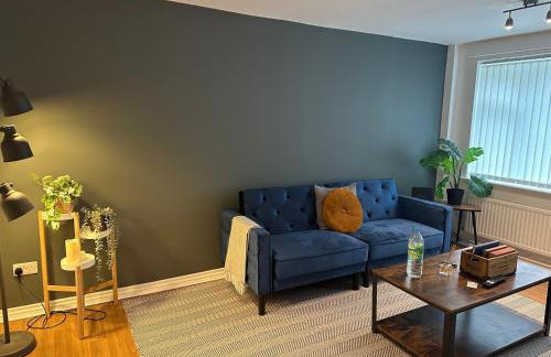 Comfortable 3 Bed House with Garden & Parking - Foto 3