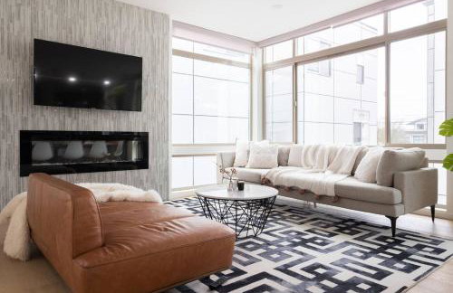 Designer Urban Retreat w Rooftop Deck & Fireplace - Foto 23