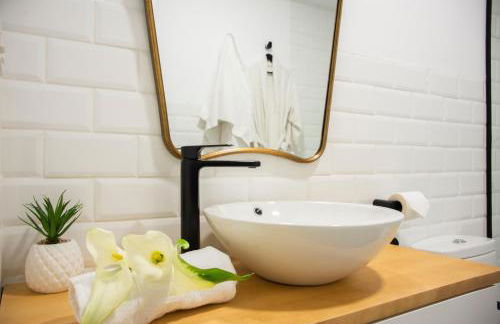 Duerme junto a la Plaza de Toros de Granada. - Foto 14